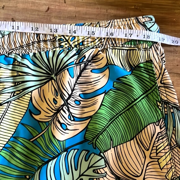 Malibu Beach Club, Tropical Print Swim-trunks, Excellent Condition, Size XL - Picture 7 of 8